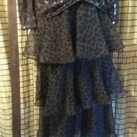 Dress - Picture 3 of 4